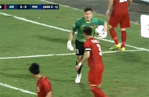 Quế Ngọc Hải và Đặng Văn Lâm lên tiếng sau màn "cãi cọ" trên sân