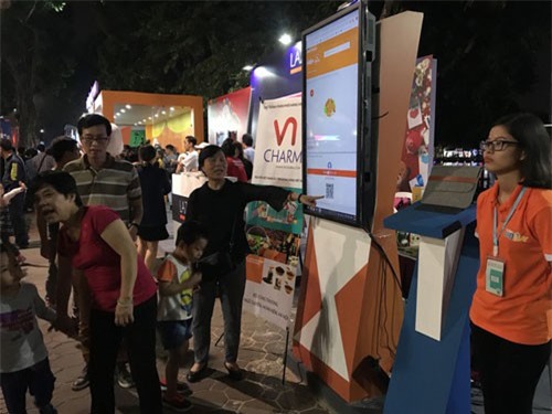 Online Friday: “Sốc” với Iphone XS Max, xe máy điện, tivi 50 inch giá 0 đồng