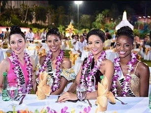 Bận rộn với lịch trình dày đặc tại Miss Universe, H'Hen Niê vẫn khiến fan hâm mộ tự hào vì điều này