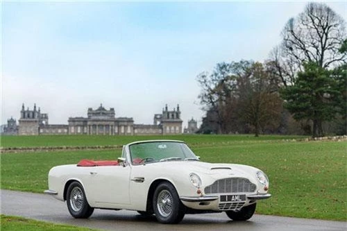 Aston Martin lắp động cơ điện cho xe cổ mui trần DB6 MkII. Dựa trên dòng xe cổ DB6 MkII Volante từ năm 1970, Aston Martin đã thay thế hệ động lực xăng thành điện để tạo ra mẫu concept Heritage EV. (CHI TIẾT)