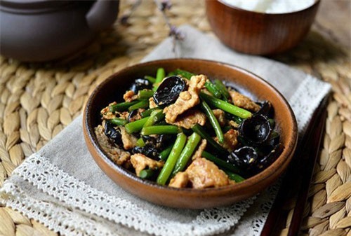 Hướng dẫn xào thịt heo với nguyên liệu này thì ngon hơn gấp bội