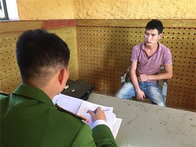 Vướng xe ô tô đỗ bên đường, rút súng bắn thẳng vào quán nhậu!