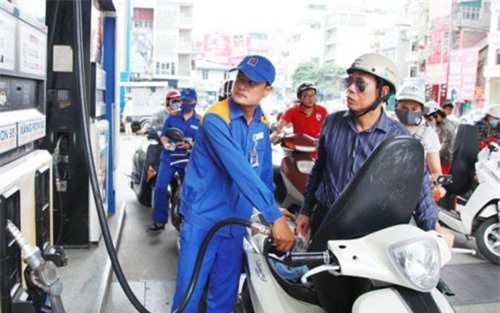 Giá xăng giảm sốc liên tiếp, vì sao giá cước taxi vẫn lặng thinh?