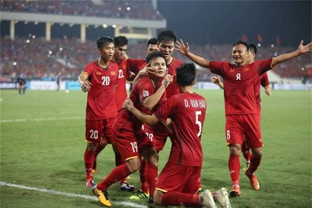  Quang Hải ăn mừng bàn thắng vào lưới đội tuyển Việt Nam 
