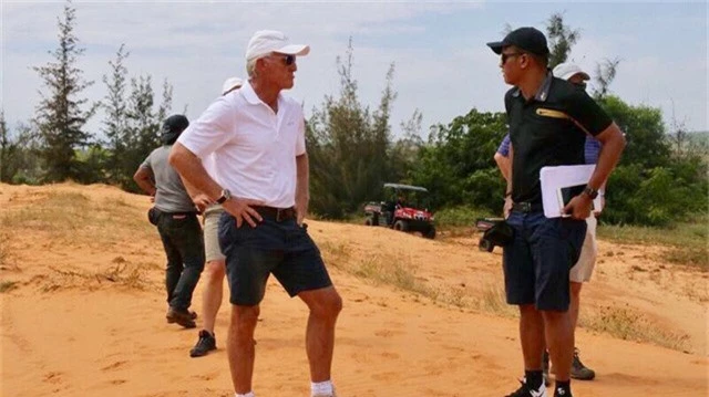 Ông Greg Norman trong chuyến khảo sát thực tế tại Phan Thiết