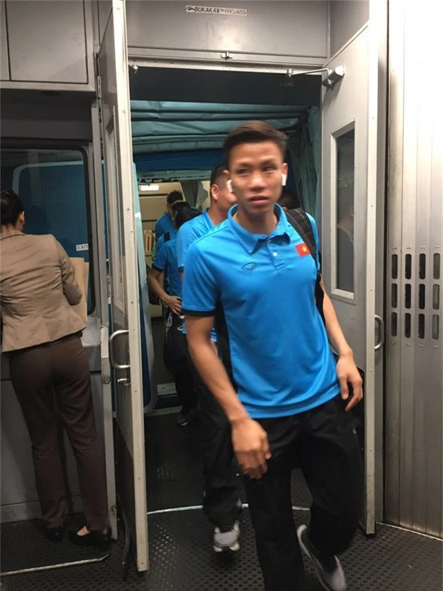  Hành trình bay 3 tiếng đồng hồ không khiến các tuyển thủ Việt Nam cảm thấy mệt mỏi 