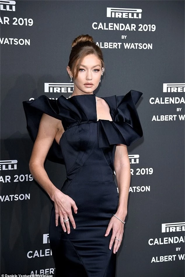 Gigi Hadid chứng minh mặt tròn, má phúng phính vẫn có thể sang chảnh ngút ngàn tại sự kiện - Ảnh 4.