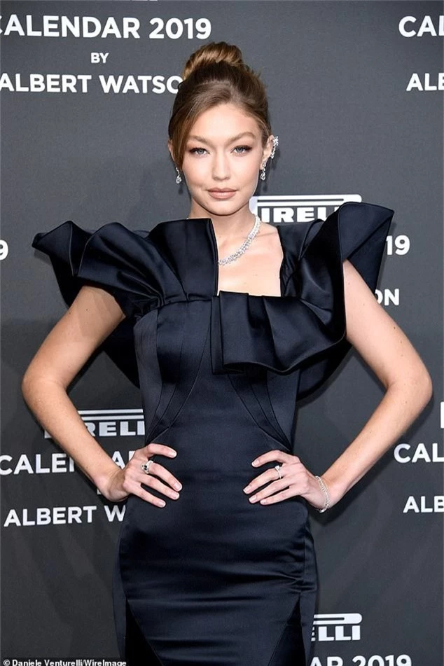 Gigi Hadid chứng minh mặt tròn, má phúng phính vẫn có thể sang chảnh ngút ngàn tại sự kiện - Ảnh 5.