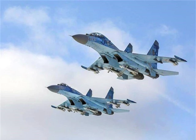 Các máy bay vận tải hạng nặng Il-76MD cùng tiêm kích chiếm ưu thế trên không Su-27 có nhiệm vụ đưa lực lượng đột kích của Quân đội Ukraine tới khu vực giao tranh, cũng như bảo vệ không phận và trực tiếp giáng trả đòn tấn công.