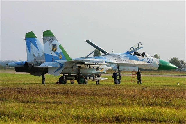 Các nhà máy quốc phòng của Ukraine đã tiến hành khôi phục khả năng bay, đi kèm với nâng cấp nhiều tiêm kích Su-27 và MiG-29 đang được niêm cất trong các kho dự trữ chiến lược.