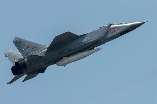 Tên lửa Kinzhal được trang bị trên máy bay chiến đấu MiG-31 (Ảnh: Sputnik)