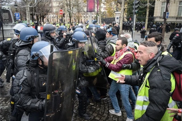  Pháp lo ngại các cuộc biểu tình bạo động lớn hơn. (Ảnh: AFP) 