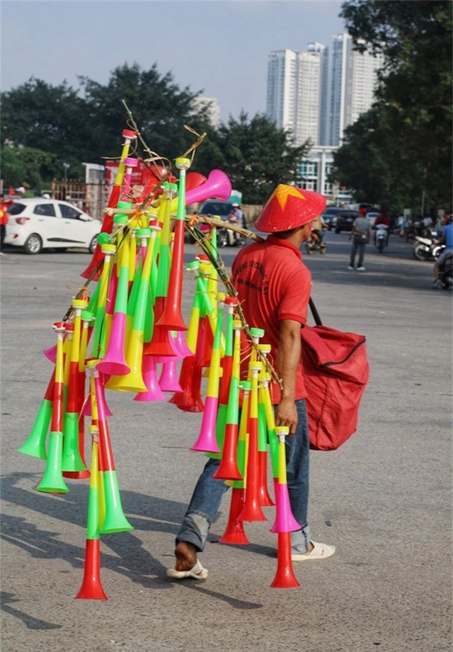 Giá các mặt hàng thường tăng gấp đôi, gấp 3 so với ngày bình thường.