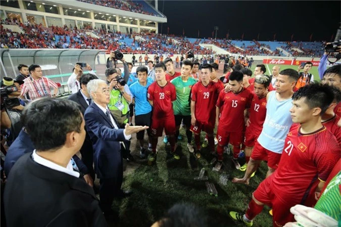 Vao chung ket AFF Cup 2018, doi tuyen Viet Nam “dut tui” bao tien?