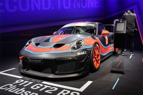 Siêu xe đua Porsche 911 GT2 RS có giá hơn 11,3 tỷ đồng