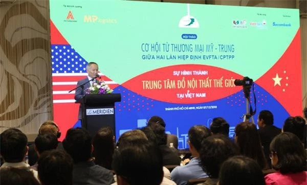 Thứ trưởng Bộ Công Thương Trần Quốc Khách chia sẻ về tác động của CPTPP và EVFTA đối với ngành gỗ xuất khẩu Việt Nam (Ảnh: VĐ)