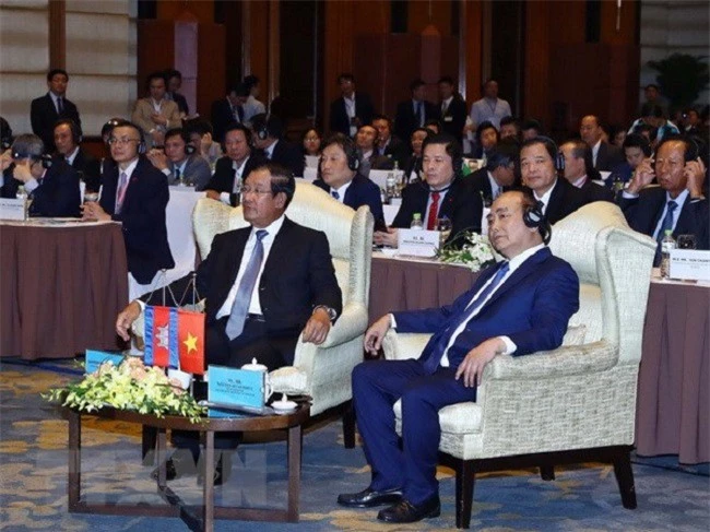 Thủ tướng Nguyễn Xuân Phúc và Thủ tướng Hun Sen tham dự diễn đàn