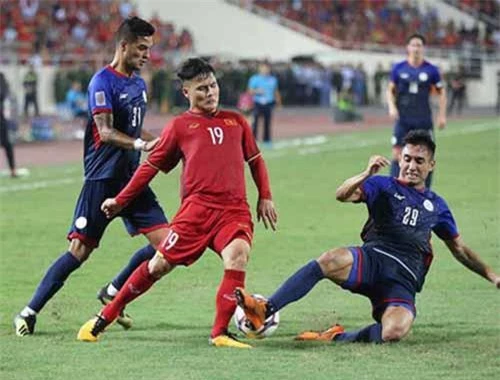 Quang Hải làm khổ đối thủ Quang Hải làm khổ đối thủ