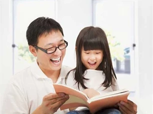Khi nào bố mẹ đọc sách cho trẻ?