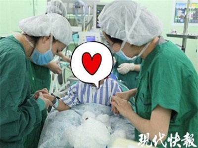 Bé gái 3 tuổi trở thành bệnh nhân ung thư vú trẻ nhất thế giới