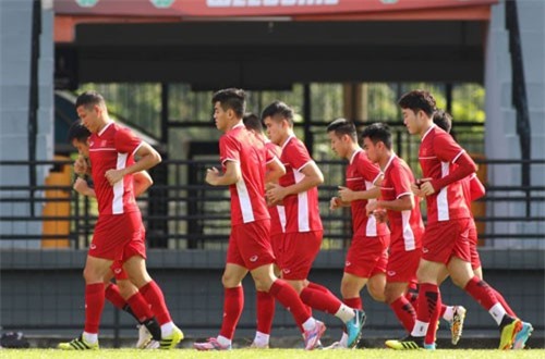 Clip: ĐT Việt Nam luyện tập thế nào để đối phó với Malaysia?