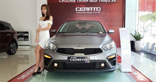 Kia Cerato 2019 trưng bày tại đại lý, lộ bảng giá cao nhất 675 triệu
