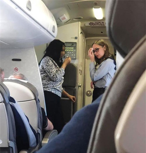 Hành khách than trời như bị “nung chín” trong nhiệt độ gần 50 độ C trên máy bay