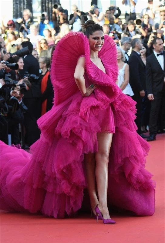 Deepika Padukone, 32 tuổi là một trong những sao nữ nhận cát sê cao nhất Bollywood