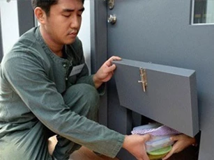 Trả 2 triệu/ngày để được… đi tù