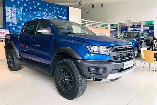 Ford Ranger bán chạy kỷ lục, bản Raptor hút khách bất chấp kèm “lạc” cả trăm triệu đồng