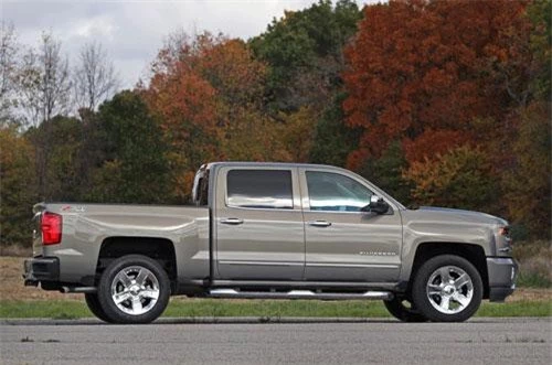 3. Chevrolet Silverado (doanh số: 424.403 chiếc).