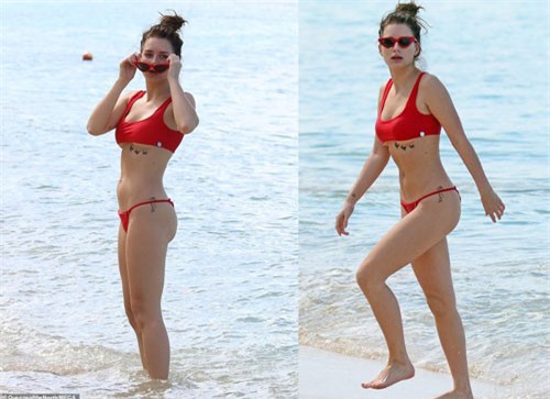 Lottie Moss quyến rũ trên biển