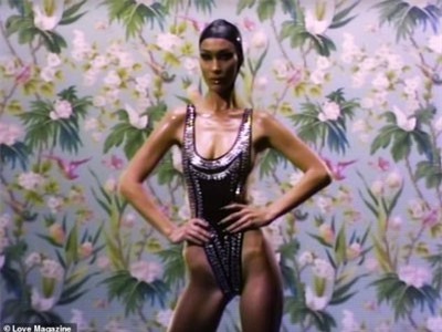 Siêu mẫu danh tiếng quá gầy guộc khiến công chúng lo ngại