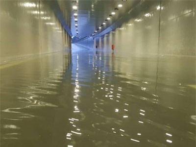 Hầm chui 100 tỷ ở Đà Nẵng tê liệt hoàn toàn vì mưa ngập