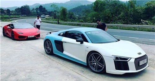 Cường Đô la đưa bộ đôi siêu xe ra Lạng Sơn ra mắt nhà gái. 2 siêu xe Lamborghini Huracan LP580-2 và Audi R8 V10 của đại gia Cường Đô la được vận chuẩn từ Sài Gòn ra Lạng Sơn nhằm chuẩn bị cho đám cưới với Đàm Thu Trang tại nhà gái. (CHI TIẾT)