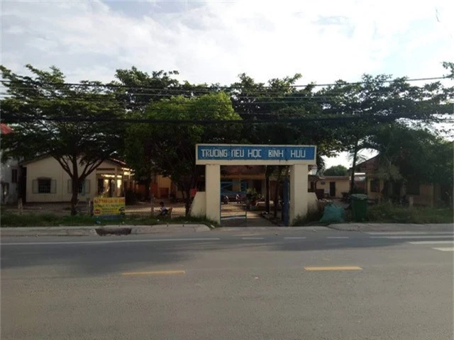 
Trường Tiểu học Bình Hữu (huyện Đức Hòa, Long An) - nơi xảy ra vụ việc
