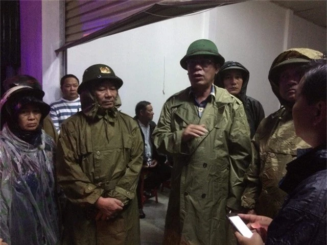 Ông Nguyễn Đức Chính, Chủ tịch UBND tỉnh Quảng Trị có mặt ở hiện trường chỉ đạo tìm kiếm.