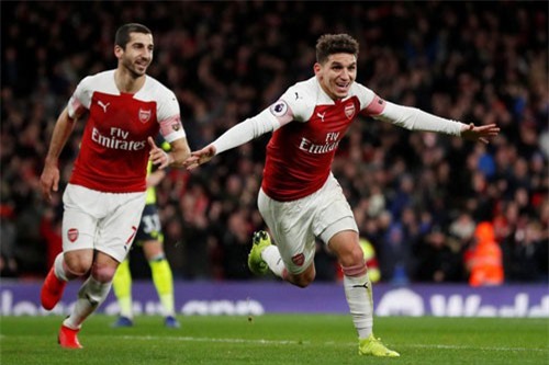 Torreira lập công, Arsenal thắng ‘toát mồ hôi’ trước Huddersfield