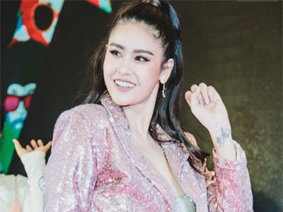 Trương Quỳnh Anh lâu mới xuất hiện và biểu diễn cực sung sau thời gian dài trục trặc hôn nhân với Tim