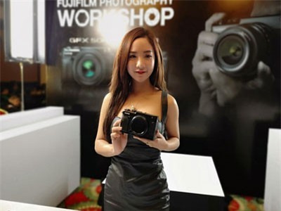 Fujifilm ra mắt máy ảnh không gương lật GFX 50R giá gần 110 triệu đồng