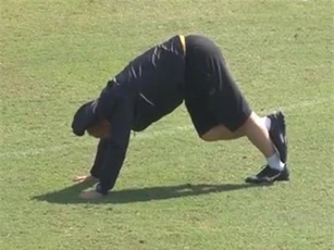 Clip: HLV Park Hang-seo tập giãn gân cốt siêu dị