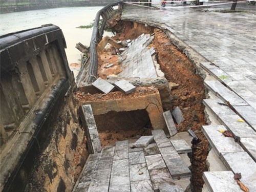 Bờ kè trước di tích Thành cổ Quảng Trị đổ sập, sạt lở nghiêm trọng