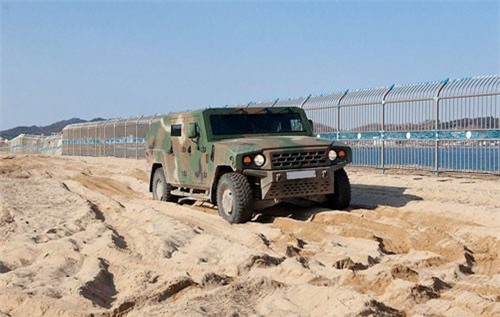 Ấn tượng trước khả năng “trèo đèo lội suối” của SUV đặc chủng Kia