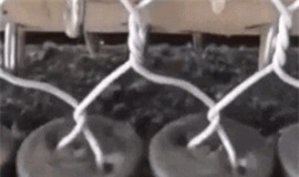 Clip: Cận cảnh quá trình 'dệt' lưới rào thép b40 cực độc đáo