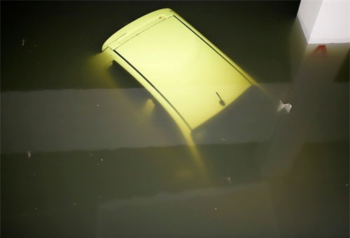 XE HOT (10/12): Kia Morning có phiên bản mới giá rẻ, nhiều xe tiền tỷ chìm trong nước ở Đà Nẵng