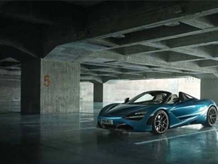 Soi "kỳ phùng địch thủ" của Ferrari 488 Spider