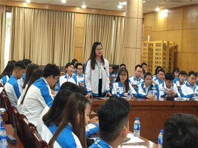 Hỗ trợ học tập online trên Facebook, không để SV lãng phí thời gian vô bổ