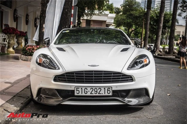 Aston Martin Vanquish Carbon Edition - Xe Anh khó lỗi thời của đại gia Việt - Ảnh 3.