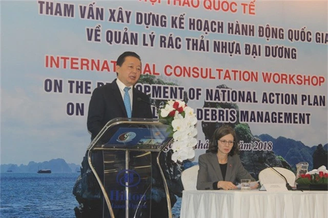 
Bộ trưởng Tài nguyên và Môi trường Trần Hồng Hà phát biểu tại hội thảo quốc tế tham vấn xây dựng kế hoạch hành động quốc gia về quản lý rác thải nhựa đại dương. (Ảnh: Thành Đạt)
