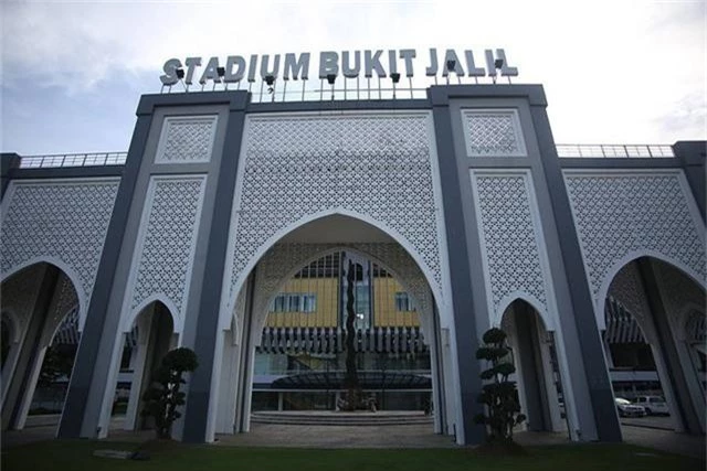  Bên ngoài sân Bukt Jalil, sân đấu có sức chứa lớn nhất Đông Nam Á 